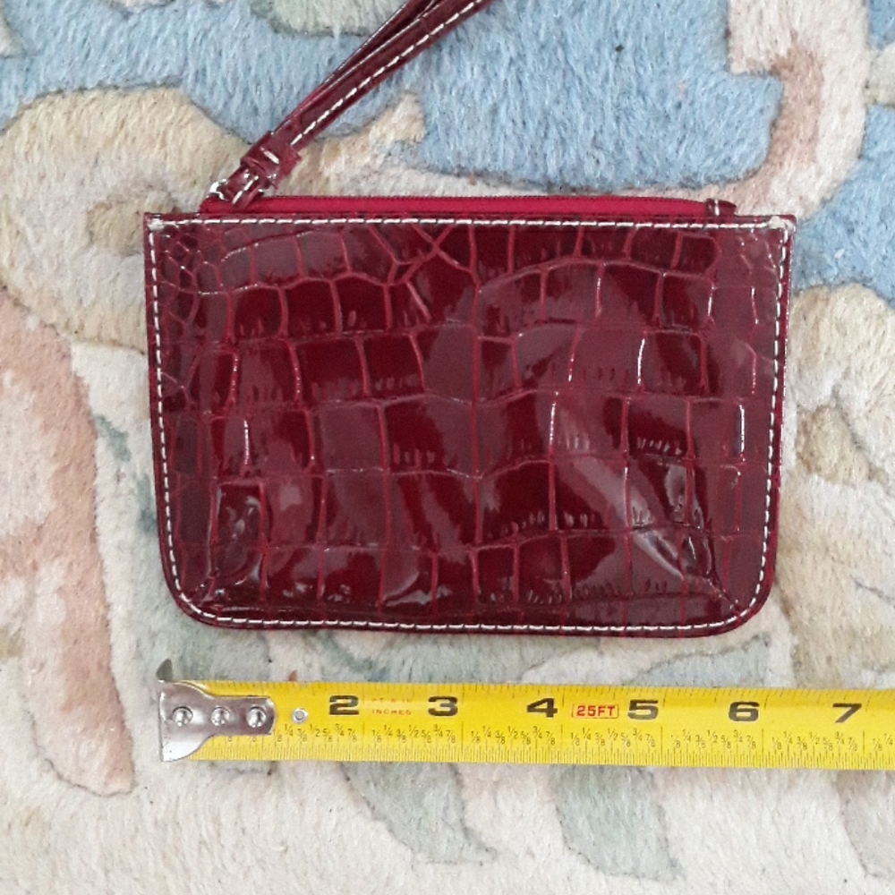 *Host Pick*Gorgeous burgundy wristlet - Picture 6 of 8